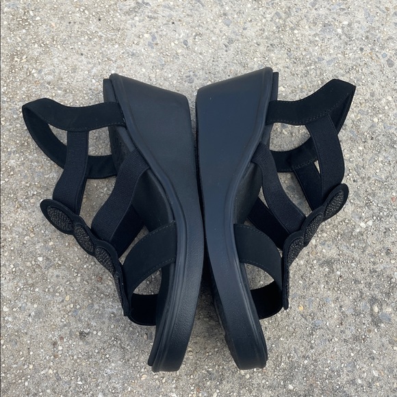 Skechers Camp Glam Wedge Sandals - Picture 5 of 9